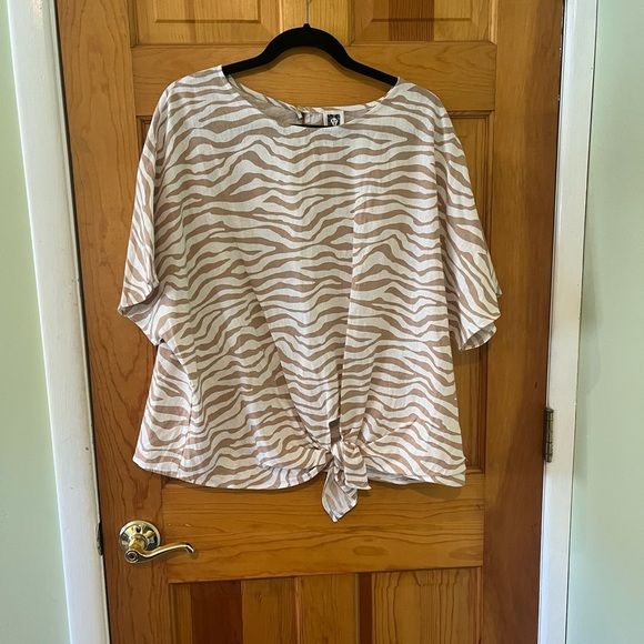 Anne Klein Animal Print Top Linen Blend Knot Front Blouse Size XL NWOT Tan White - Picture 3 of 8